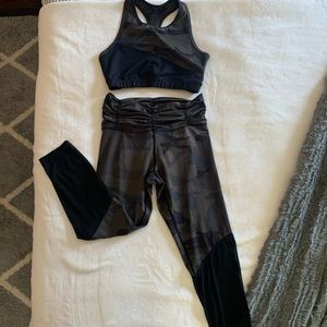 Camo carbon set of Capri pants and sports bra